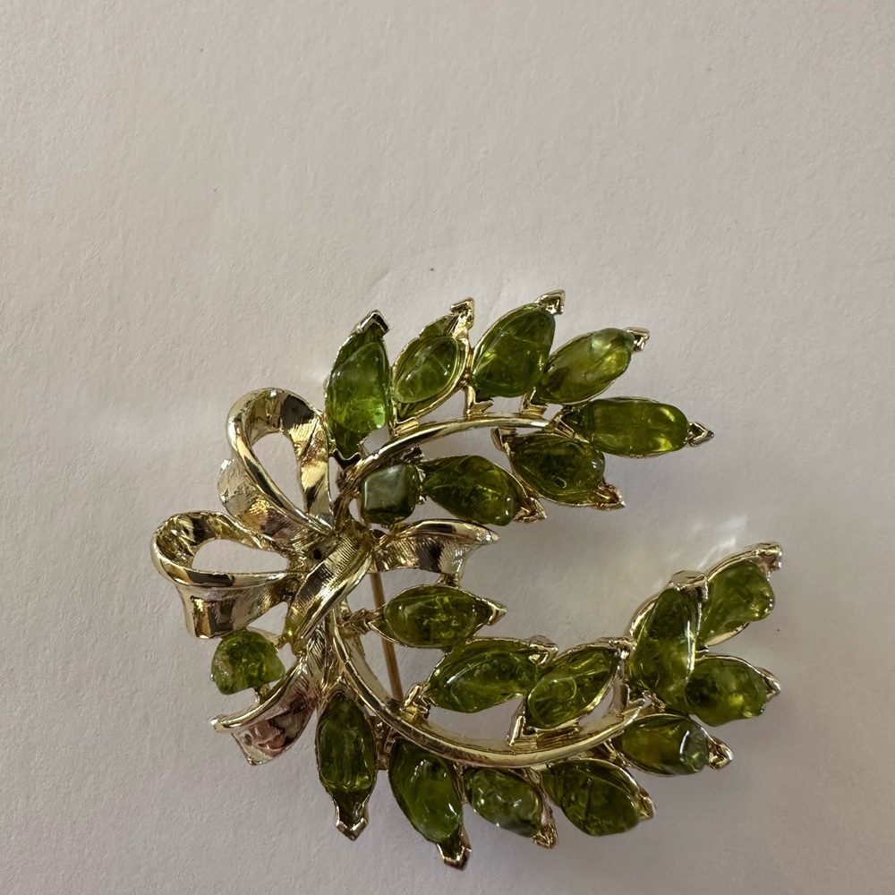 Gold Metal Faux Green Peridot Stones Two Branch Swag Ribbon Pin Brooch